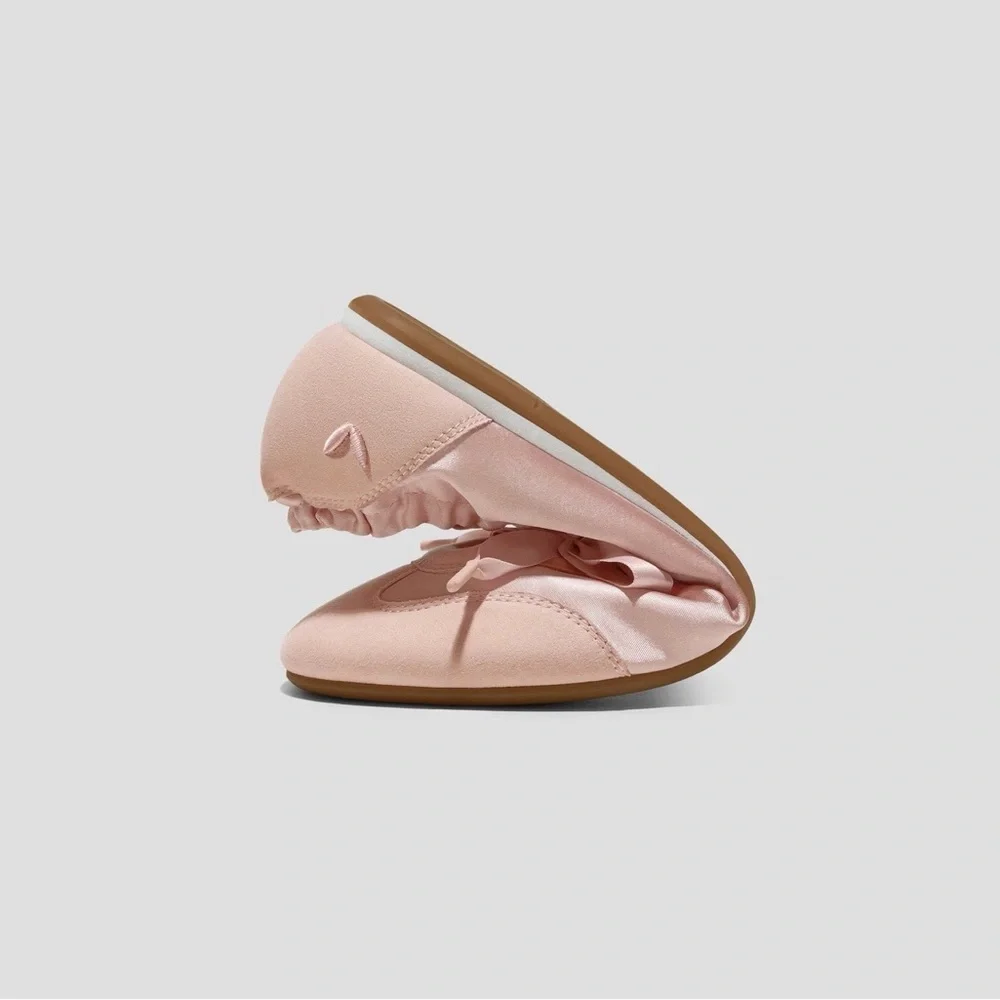 Ivivva round toe sneakerina yanka Light Pink  Flats size 9.5